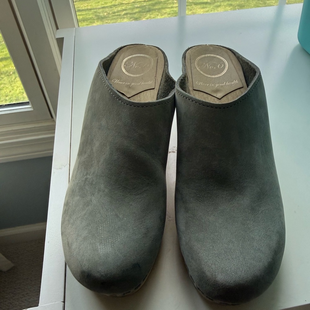 No. 6 Gray Suede Mules